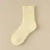 Calcetines Zhuji para Niñas en Otoño e Invierno Calcetines Gruesos con Felpa Adicional para Mujer Calcetines Cálidos de Media Pantorrilla Invierno Sencillos de Color Puro Calcetines para Mujer