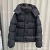 Estilo Novo de Inverno 2025 Estilo Igual ao da Lulu Jaqueta Acolchoada com Cinco Grades Feminina Curta com Capuz Quente e Leve Jaqueta de Penas de Ganso Branco