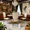 Venta al por mayor del fabricante Silla de comedor de metal y hierro Estilo europeo Lujo ligero Silla con respaldo suave Mesa y sillas de acero inoxidable para hotel, banquete, boda