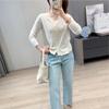 Elegância francesa! Suéter de tricô canelado cor creme com decote V, renda, organza, lã, pequeno cardigã, blusa de manga longa feminina