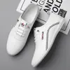 [Piel genuina] Zapatos de piel para hombre 2023 nuevos transpirables desodorantes blancos casuales suela suave superficie suave zapatos de piel para hombre