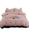 Conjunto de cama popular de quatro peças com lençol e capa de edredom, macio e amigo da pele, adequado para dormitórios estudantis e quartos, conjunto de três peças para todas as estações