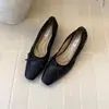 Sapatos de salto alto com uma vibe vintage estilo francês, corte baixo, sola macia, versáteis para o dia a dia, estilo fada com laço, sapatos de balanço tipo rolo de ovo para mulheres