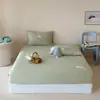 Conjunto de Saia de Cama Tencel Lan Jing com 60 unidades Conjunto de Três Peças Item Único Toalha Bordada Fofa Seda Gelada Sensação Refrescante Cobertura de Cama de Uma Volta Verão