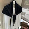 2025 Nuevo Otoño e Invierno Estilo Coreano Bufanda Triangular de Jacquard Tejida Chal en Capas Bufanda Pequeña Versátil Bufanda Cálida de Múltiples Usos