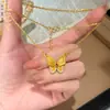 Colar de borboleta banhado a ouro estilo antigo com incrustação de diamante, moda de luxo leve, corrente dourada para clavícula feminina, toque de alta qualidade, cor duradoura