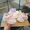 Zapatos deportivos para niños, zapatos tipo "dad shoes" para niñas, de malla transpirable, ligeros, cómodos, zapatos blancos florales para estudiantes de primaria, zapatillas de running de malla
