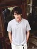 Camiseta gola alta com zíper diagonal estilo americano para homens, novo design de verão, manga curta única, ombro regular, top estiloso e legal de meia-manga
