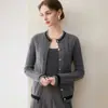 2026 Invierno Nuevo Cachemir Siete Puntos Engrosado Cuello Redondo Cardigan de Punto Manga Larga Bloque de Color Tejido de Trenzas Prenda Exterior