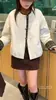 Jaqueta Curta de Algodão Leve com Design Xadrez Contrastante Estilo Coreano para Mulheres Estilo Inverno 2025 Jaqueta Top de Gola Redonda Pequena