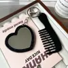 Espejo en Forma de Corazón Peine Pequeño Peine de Acrílico Colgante de Peine Accesorio de Bolso Simple Versátil Llavero con Mango de Peine Portátil