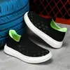 Novo sapato infantil de outono para meninos e meninas, tênis de malha, sapato com trama vazada, sapato tipo meia slip-on, sapatos casuais