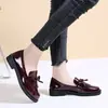 Sapatos de salto grosso moda feminina primavera e outono novos sapatos femininos arco pequenos sapatos de couro plus size mocassins femininos em estoque atacado