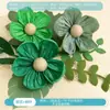 Decoración ambiental con flores y hojas de papel de seda en esquema de color Morandi para paredes de áreas temáticas en jardines de infancia y escuelas primarias