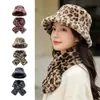 Sombrero de cubo de felpa con estampado de leopardo, superventas transfronterizo para invierno, favorecedor para el rostro, a prueba de viento, elegante y moderno, adecuado para deportes al aire libre, sombrero de pescador cálido