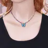 Nuevos accesorios transfronterizos europeos y americanos, cadena de garra colorida personalizada, collar de diamantes, simple, collar con colgante de mariposa colorida que gotea