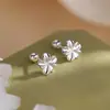 Selección de Arte Super Hada Francés Temperamento Gentil Minimalista Aretes de Flor de Cinco Pétalos con Diamante Flor de Gardenia Tornillos Aseguran Aretes
