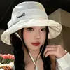 Sombrero de pescador blanco, simple y fresco, para mujer, hace que la cara se vea más pequeña, ala ancha para protección solar, sombrero para exteriores con correas para senderismo