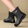 Nuevas botas de lluvia para mujer hasta la pantorrilla, impermeables, antideslizantes, resistentes al desgaste, zapatos de cocina de moda, forrados de felpa, cálidos, zapatos de goma engrosados, botas de lluvia
