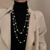 Colar Vintage de Luxo Leve Estilo High-End com Letras, Flores, Urso e Pérolas Corrente Longa Elegante para Suéter Acessório
