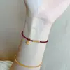 2023 Pulsera de Cuerda Roja con Seis Perlas Doradas Pequeñas Moda Joker Accesorios de Cascabel Pequeño Pulsera de Cuerda Roja Seis Seis Shun