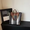 Bolso de gran capacidad para mujer, nuevo bolso de lona a rayas para el verano de 2026, bolso de hombro tipo tote casual, bolso de mano para viaje