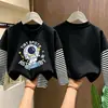 Camiseta de manga larga para niño, imitación dos piezas, algodón puro, nuevo estilo otoño 2026, para niños mayores, top básico para primavera y otoño