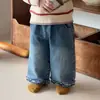 Conjunto de Ropa de Otoño para Bebés y Niños Pequeños Suéter de Punto a Rayas y Bloques de Color Pantalones de Jean Suaves de Pierna Ancha Estilo Coreano para Bebé Conjunto de Dos Piezas Venta al por Mayor