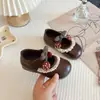 Sapatos Mary Jane Doces de Morango Estilo Coreano para Menininha Novo Retro Acabamento em Renda Solado Macio Para Criança Pequena Diário Sapatos de Couro de Princesa