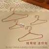 Mini Cabide de Metal para Roupas de Bonecas Artesanais DIY e Suporte de Exibição para Bonecas de Algodão