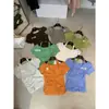 Liquidação, sem trocas ou devoluções. Conjunto de duas peças com colete de gola halter de estilo coreano para o verão + camiseta casual de manga curta A10202