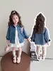 Jaqueta Jeans Feminina Primavera e Outono 2026 Nova Desenho Animado Crianças Coelho Policial Estilo Coreano Roupa de Primavera para Bebês Meninas