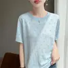 Camiseta feminina Tencel de manga curta 2026 nova estilosa de verão fina com detalhes vazados para combinar com saias, camisa base azul