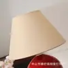 Lámpara ambiental vintage estilo francés, linda lámpara de mesa de castaño de diseño minimalista japonés para mesita de noche de dormitorio, lámpara de mesa roja, luz nocturna