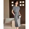 Vestido Elegante de Cintura Marcada com Mangas Curtas Estilo Coreano Feminino Verão 2025 Novo Nicho para o Trabalho Saia Midi