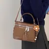Bolso tote pequeño súper popular para el trabajo, nueva colección de otoño 2026 para mujer, exquisito bolso de hombro para la oficina, bolso bandolera tipo cubo