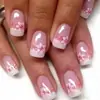 Unhas Postiças Francesas Quadradas Europeias e Americanas com Pó Rosa Cintilante e Pétalas Cintilantes, Unhas Vestíveis Doces Estilo Ins para Mulheres