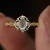 Anillo de Piedra de Luna Ojo de Gato Zircón Romántico de Gama Alta Estilo Antiguo para Mujer, Lujo Accesible Elegante, Anillo Ajustable para Dedo Índice con Corte de Nicho