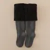 Medias de invierno para niñas, superventas transfronterizas, color sólido de algodón, engrosadas y cálidas, raya vertical, alta elasticidad, pantalones ajustados para niños pequeños y niños pequeños