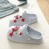 2026 Nuevas Chanclas Birkenstock Crocs de EVA para Mujer de Exterior de Verano Casual Versátiles Ligeras Suela Gruesa Punta Cerrada DIY