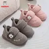 Zapatos para Niños Babudou 2025 Nuevos Botas de Nieve para Niños Pequeños de Invierno Zapatos de Algodón Simples Antideslizantes de Suela Gruesa para Interiores y Hogar