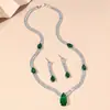 Set de Aretes y Collar Retro de Moda Joyería de Esmeralda y Diamante Accesorios de Temperamento Aretes de Cadena para Clavícula de Mujer con Circonita