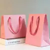 Sacolas de Papel Branco em Estoque, Sacolas de Presente, Sacolas de Compras para Roupas, Embalagem com Cordão Torcido, Fita, Sacolas de Papel Kraft, Feito Sob Medida