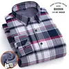 Camisas de Algodón Oxford a Cuadros de Manga Larga para Hombre para Primavera e Invierno, Versátiles Resistentes al Frío Camisas de Negocios para Caballero con Estampado Flock, Venta al por Mayor