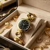 Reloj Pulsera Irregular Dorado Casual y Lujoso con Borde Exterior Redondo y Borde Interior Cuadrado, Reloj de Cuarzo de Aleación para Mujer, con un Toque de Alta Gama