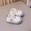 Sandalias para Bebé 2026 Verano Nuevo Estilo Suela Suave Antideslizantes Zapatos de Playa para Niños Punta Cerrada Anti-Golpes Zapatos para Niños Pequeños
