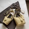 Bolso Cubo Portátil Estilo Lichi Nuevo 2025 para Mujer, Bolso de Hombro de Moda Lindo y Versátil, Bolso Cruzado Casual Estilo Occidental