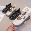 Novedad Otoño 2024 Zapatos de Cuero Redondos para Niñas, Estilo Coreano Princesa Suela Suave Zapatos Individuales, Venta al por Mayor de Zapatos para Niños