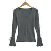 Cardigan de Punto Otoño 2026 Estilo Francés Suave Cuello en V Manga Acampanada Adorno de Volantes para Mujer Ajuste Delgado Temperamento Top con Abertura