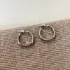Pendientes Redondos de Aguja Plateada Simples Exquisitos Lujo Ligero Pendientes de Botón de Gama Alta Moda Versátiles para el Trabajo Accesorios para Mujer Venta al por Mayor
